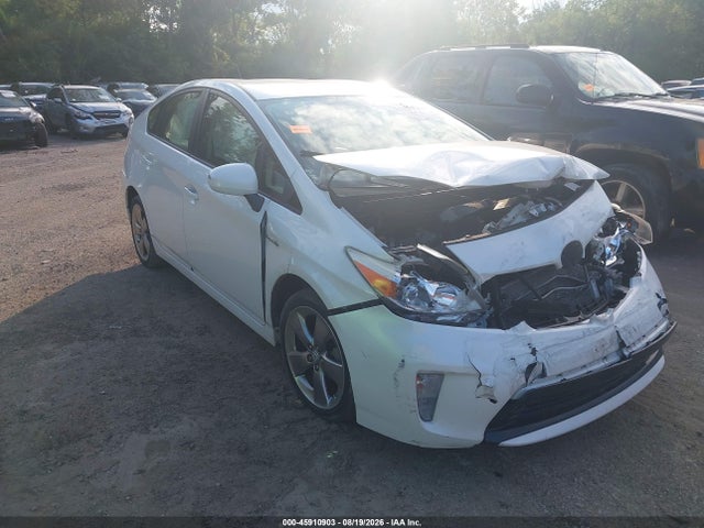 2013 TOYOTA PRIUS THREE SE