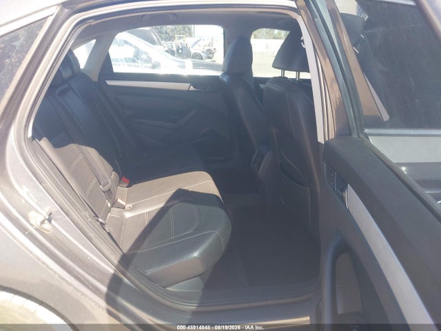 صورة 8 لـ 2013 Volkswagen PASSAT 2.0L TDI SE