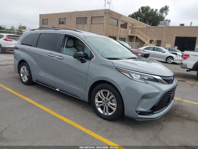 2023 TOYOTA SIENNA XSE
