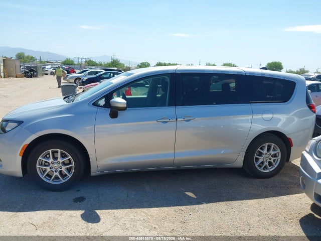 2023 CHRYSLER VOYAGER LX 14