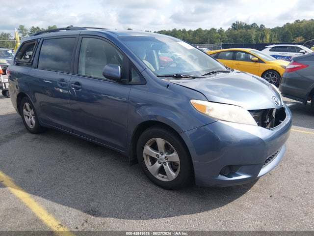 2013 TOYOTA SIENNA LE V6 8 PASSENGER
