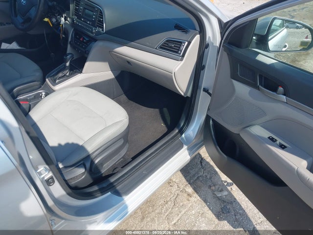 2017 HYUNDAI ELANTRA SE 5