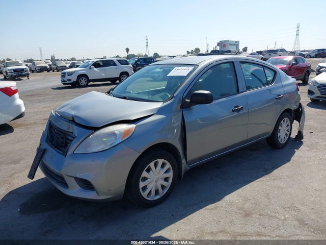 2012 Nissan VERSA 1.6 S 照片 2