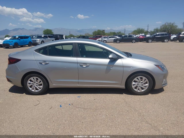 2020 HYUNDAI ELANTRA SE 12