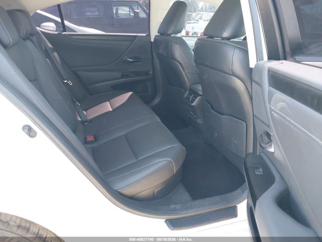 2024 LEXUS ES 300H 8