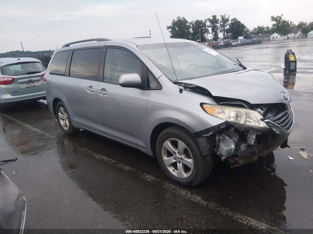 2013 TOYOTA SIENNA LE V6 8 PASSENGER