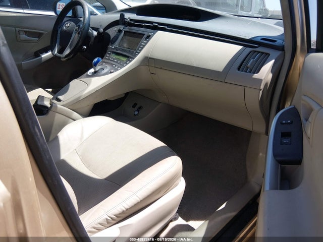 صورة 5 لـ 2011 Toyota PRIUS FIVE