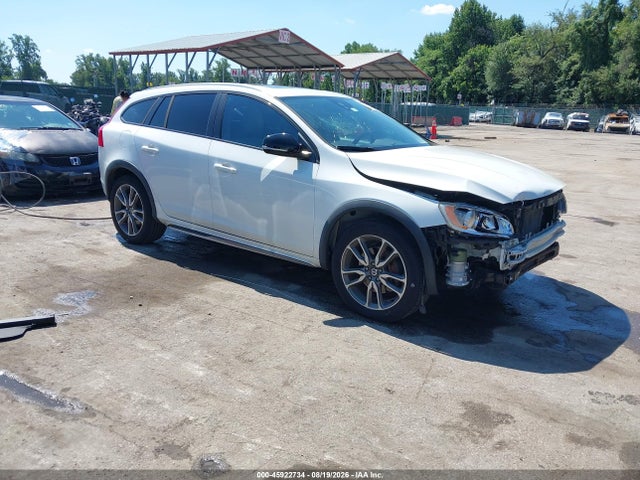2015 VOLVO V60 T5