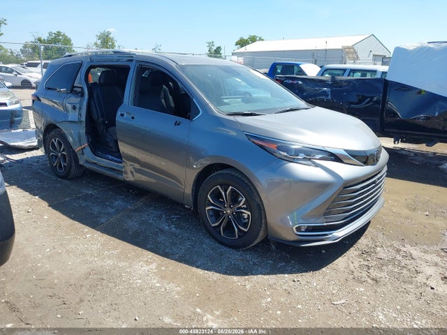 2026 TOYOTA SIENNA PLATINUM