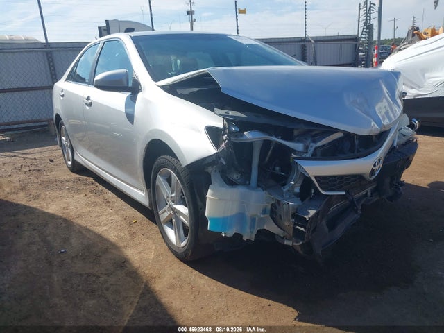 2014 TOYOTA CAMRY SE