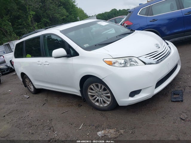 2015 TOYOTA SIENNA LE 8 PASSENGER