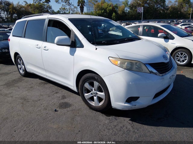 2011 TOYOTA SIENNA LE V6