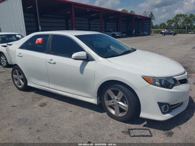 2014 TOYOTA CAMRY SE