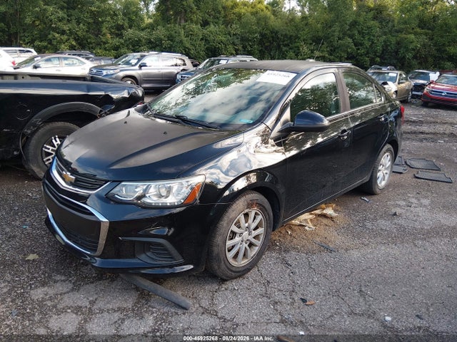 2017 Chevrolet SONIC LT AUTO photo 2