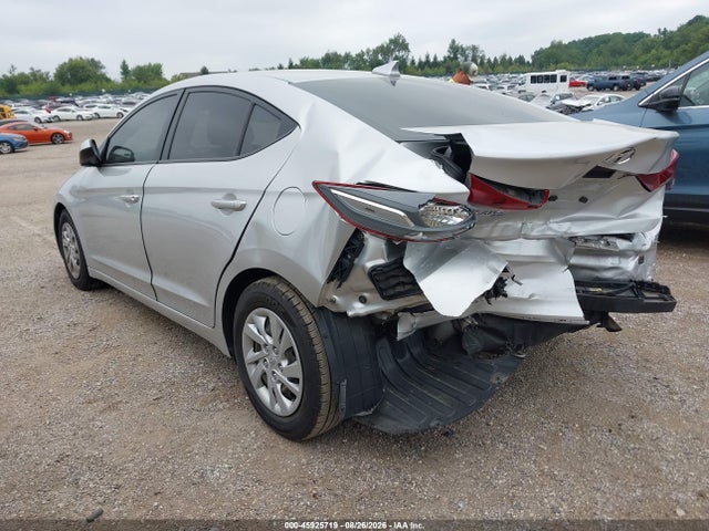 2017 HYUNDAI ELANTRA SE 3
