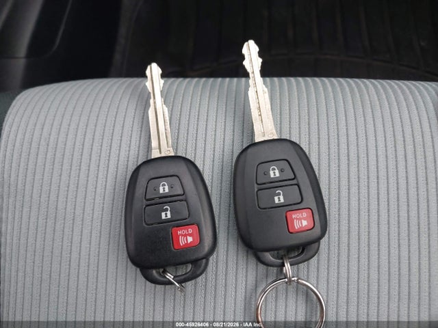 2013 Toyota PRIUS C TWO — миниатюра 11