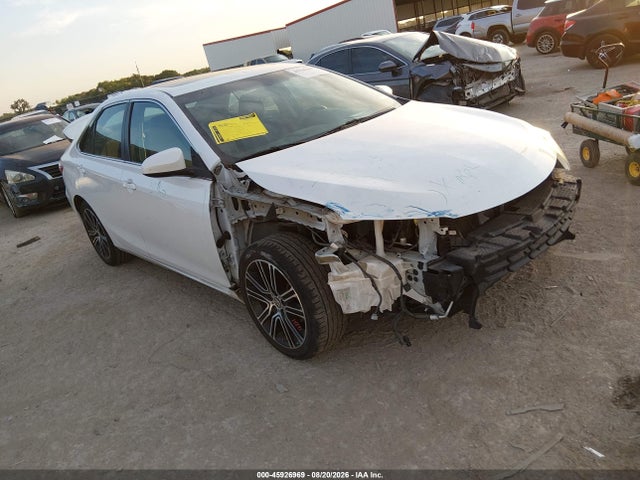 2016 TOYOTA CAMRY SE
