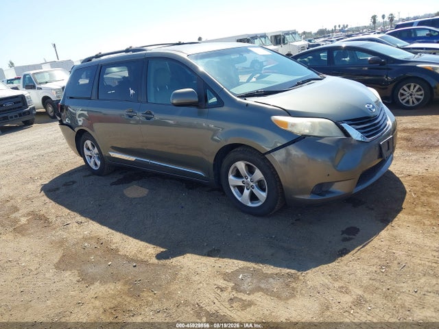 2011 TOYOTA SIENNA LE V6