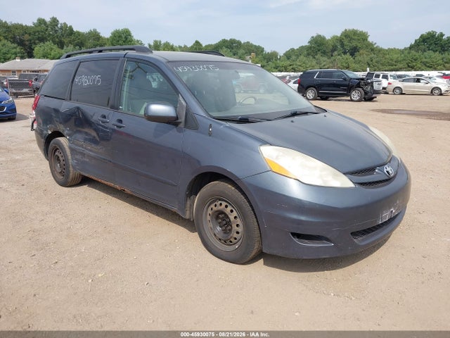 2009 TOYOTA SIENNA LE