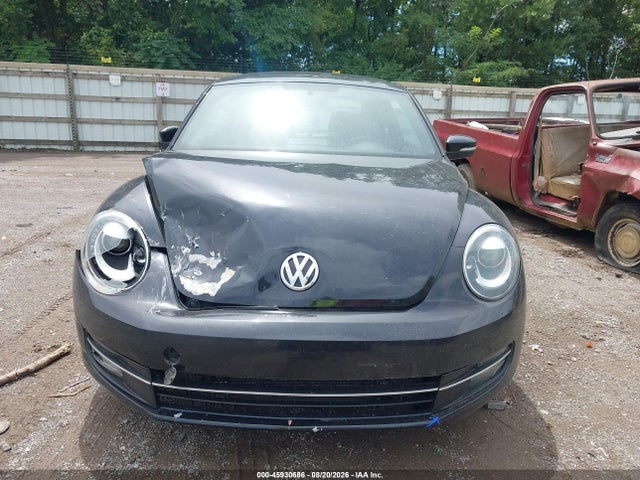 2013 Volkswagen BEETLE 2.0T TURBO — фото 12