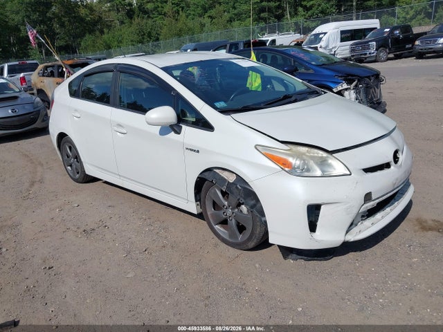 2013 TOYOTA PRIUS THREE SE