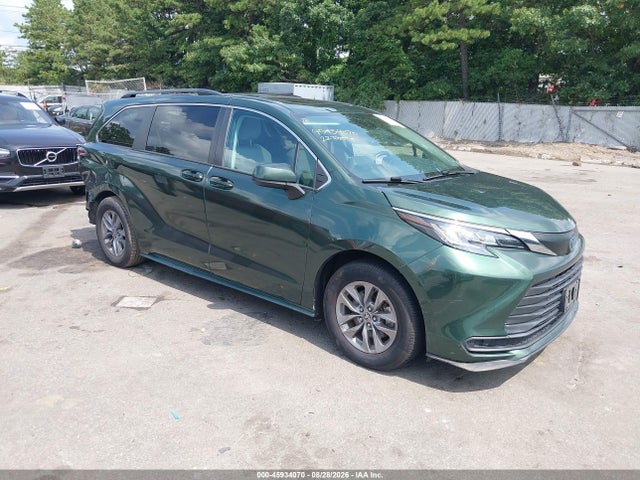 2022 TOYOTA SIENNA LE