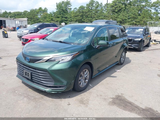 2022 TOYOTA SIENNA LE 2