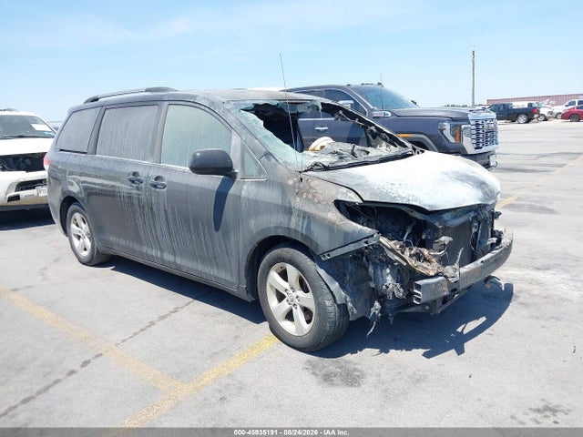 2014 TOYOTA SIENNA LE V6 8 PASSENGER