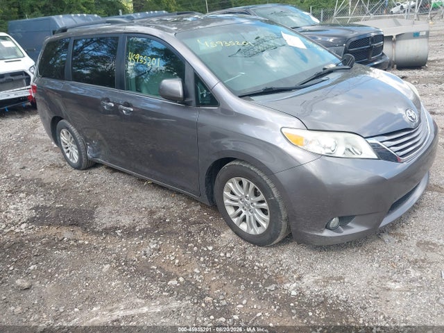 2016 TOYOTA SIENNA XLE 8 PASSENGER