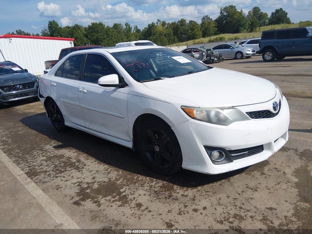 2014 TOYOTA CAMRY SE