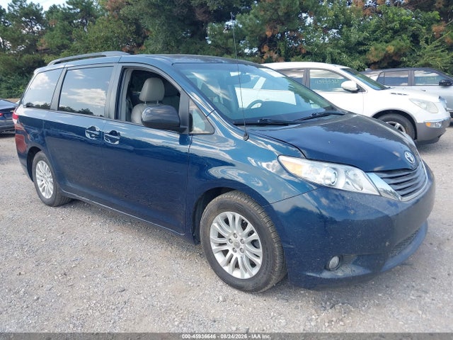 2012 TOYOTA SIENNA XLE V6 8 PASSENGER