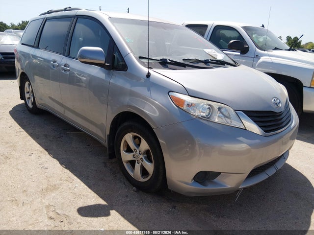 2014 TOYOTA SIENNA LE V6 8 PASSENGER