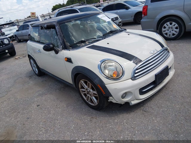 2011 MINI COOPER 