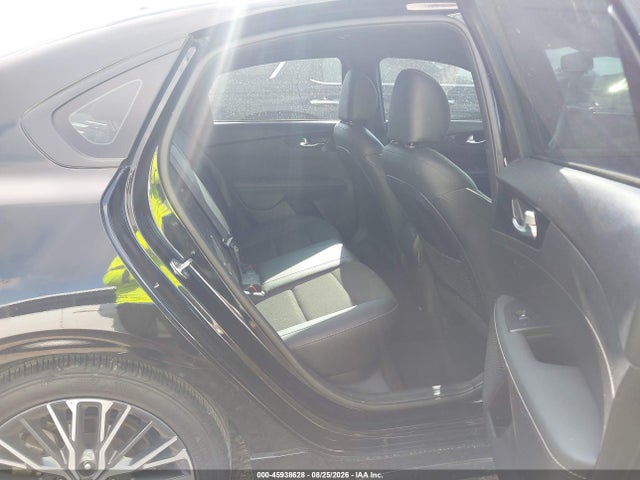 2023 KIA FORTE GT-LINE 8