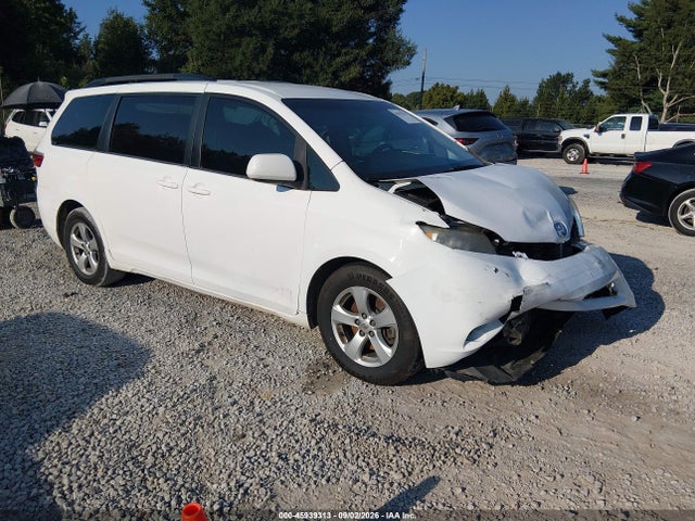 2015 TOYOTA SIENNA LE 8 PASSENGER