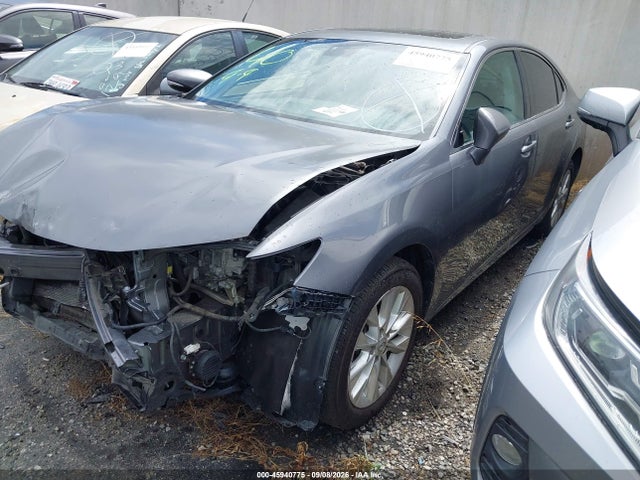 صورة 2 لـ 2013 Lexus ES 300H