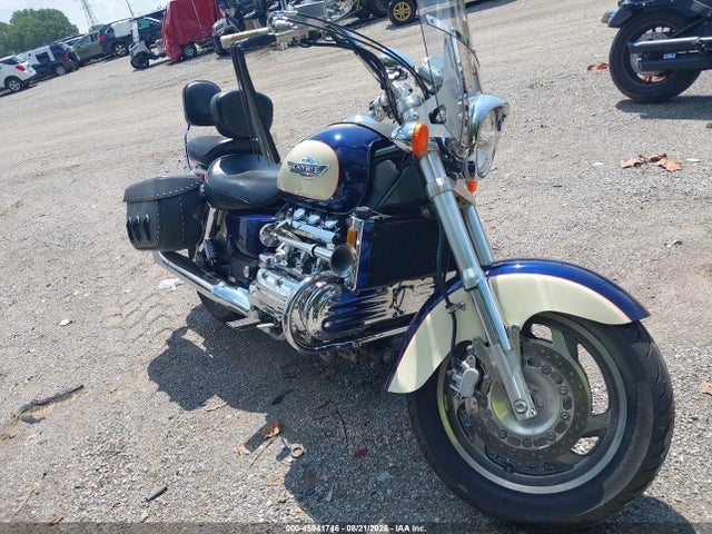 1998 HONDA GL1500 C/2