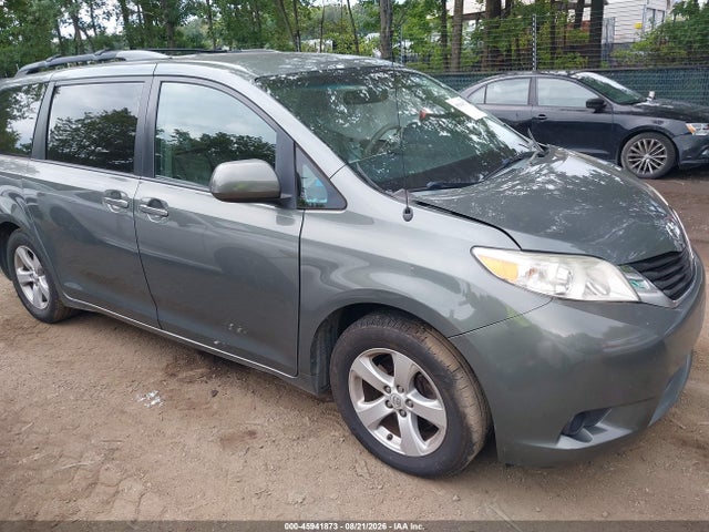 2014 TOYOTA SIENNA LE V6 8 PASSENGER