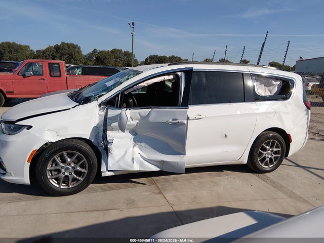 2022 CHRYSLER PACIFICA TOURING 15