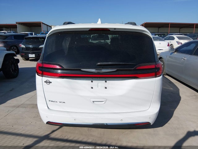 2022 CHRYSLER PACIFICA TOURING 17