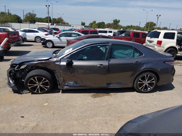 2019 TOYOTA CAMRY SE 13