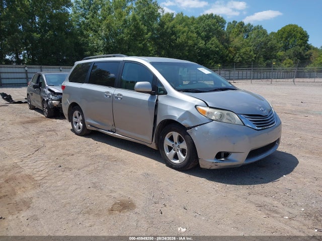 2015 TOYOTA SIENNA LE 8 PASSENGER