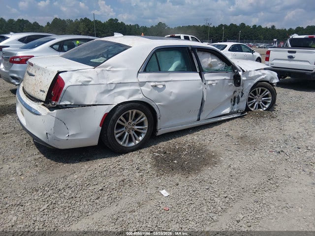 2017 CHRYSLER 300 LIMITED 4