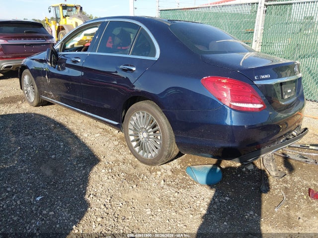 صورة 3 لـ 2015 Mercedes-BENZ C 300 LUXURY 4MATIC