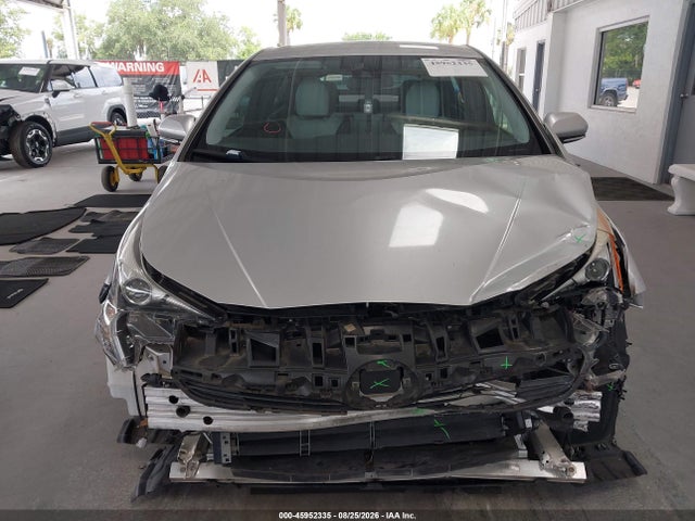 صورة 13 لـ 2016 Toyota PRIUS THREE TOURING