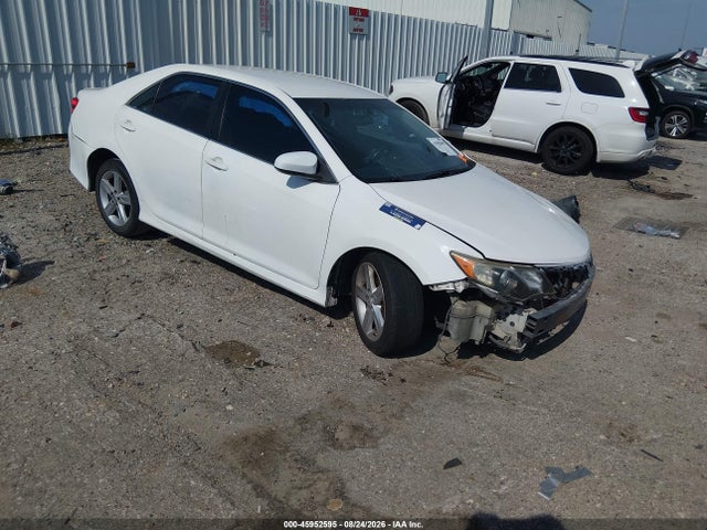 2014 TOYOTA CAMRY SE