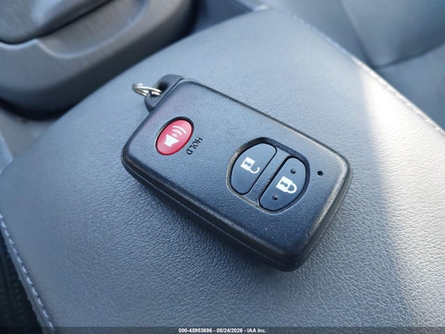 2011 Toyota PRIUS FOUR 照片 11