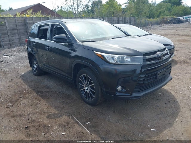 2018 TOYOTA HIGHLANDE SE