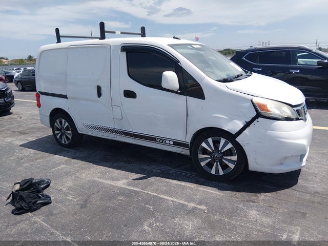 2014 NISSAN NV SV