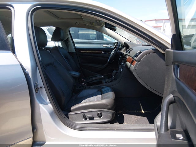2012 Volkswagen PASSAT 3.6L V6 SEL PREMIUM — фото 5